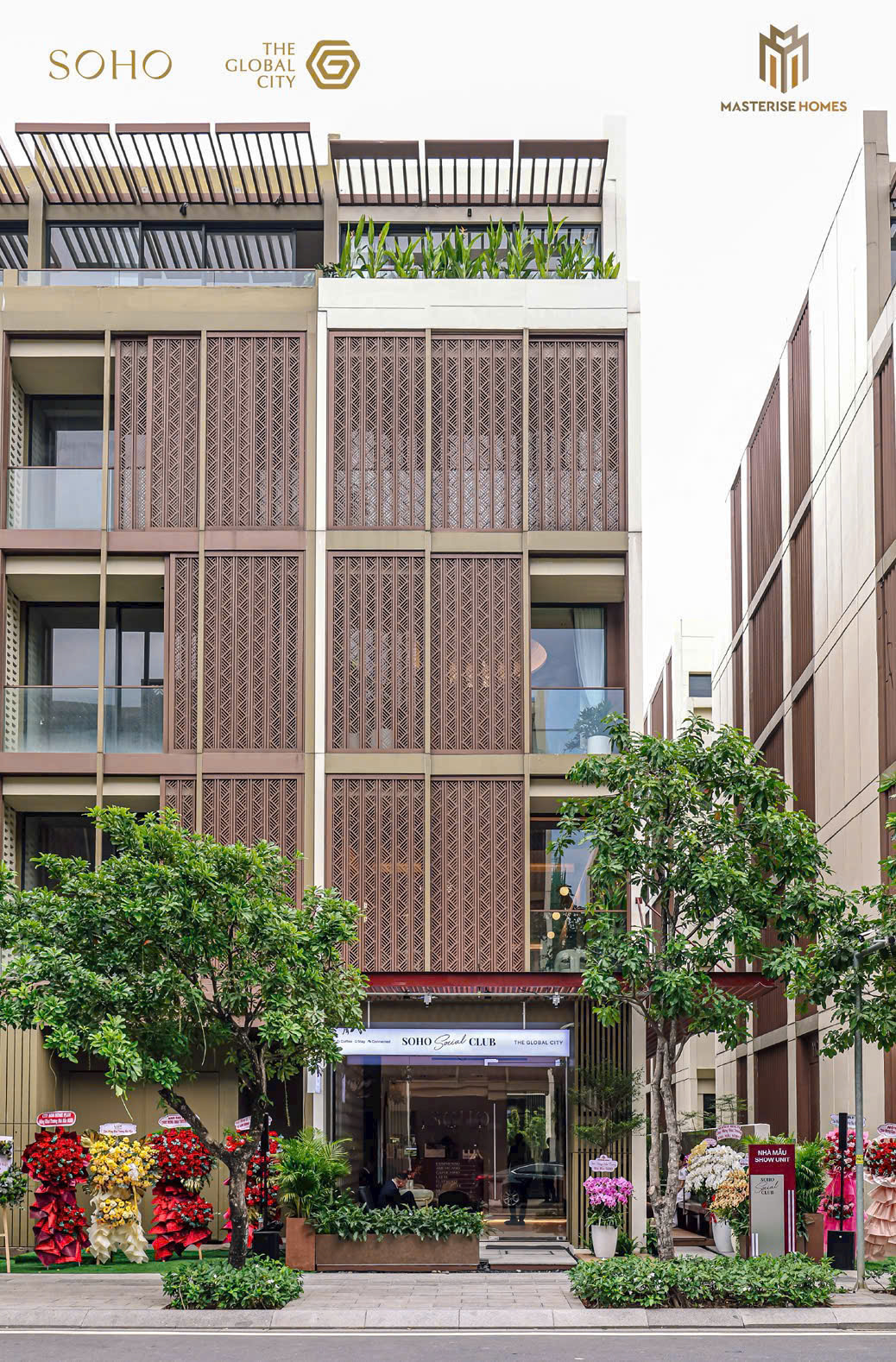 Đội ngũ chuyên gia F'Home91 đồng hành cùng nhà đầu tư phân tích tiềm năng khai thác shophouse SOHO trực tiếp tại dự án.