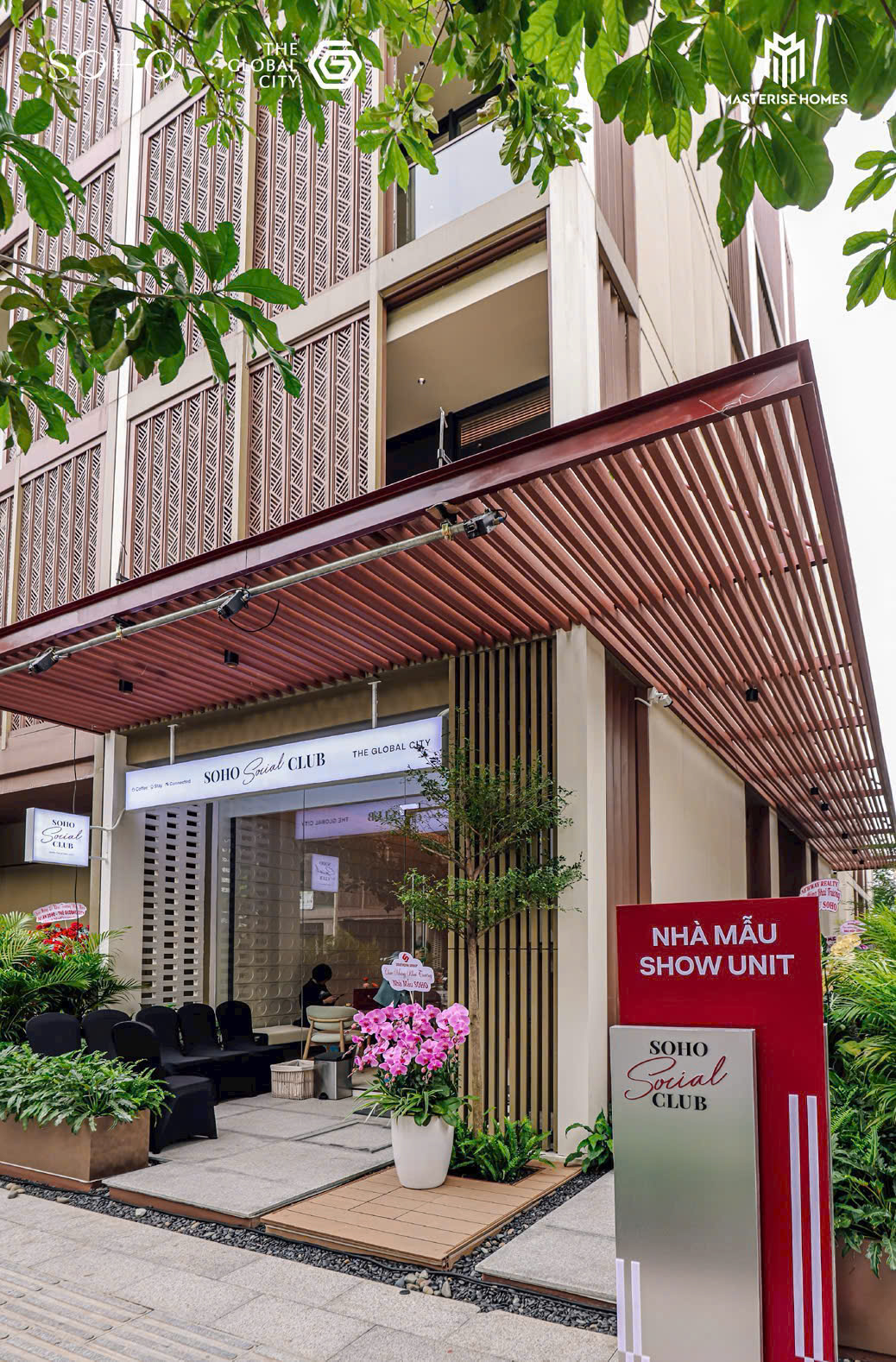 Đội ngũ chuyên gia F'Home91 đồng hành cùng nhà đầu tư phân tích tiềm năng khai thác shophouse SOHO trực tiếp tại dự án.