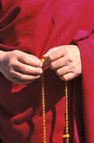 chuỗi 108 hạt, chuỗi gỗ dâu rừng, chuỗi trừ tà, tràng hạt, vu lan
