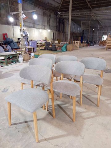 Mua bàn ghế rẻ để tiết kiệm – sai lầm khiến nhiều chủ quán tốn gấp đôi