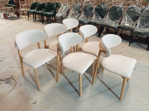 Bàn ghế café, nhà hàng: không dễ vệ sinh thì nhanh xuống cấp