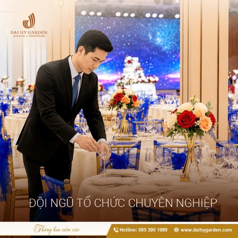 Đội ngũ phục vụ tận tâm suốt tiệc