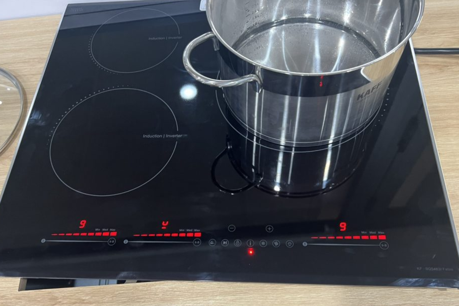 Bếp từ KAFF KF-SQ5463I Fabio được trang bị 3 vùng nấu từ