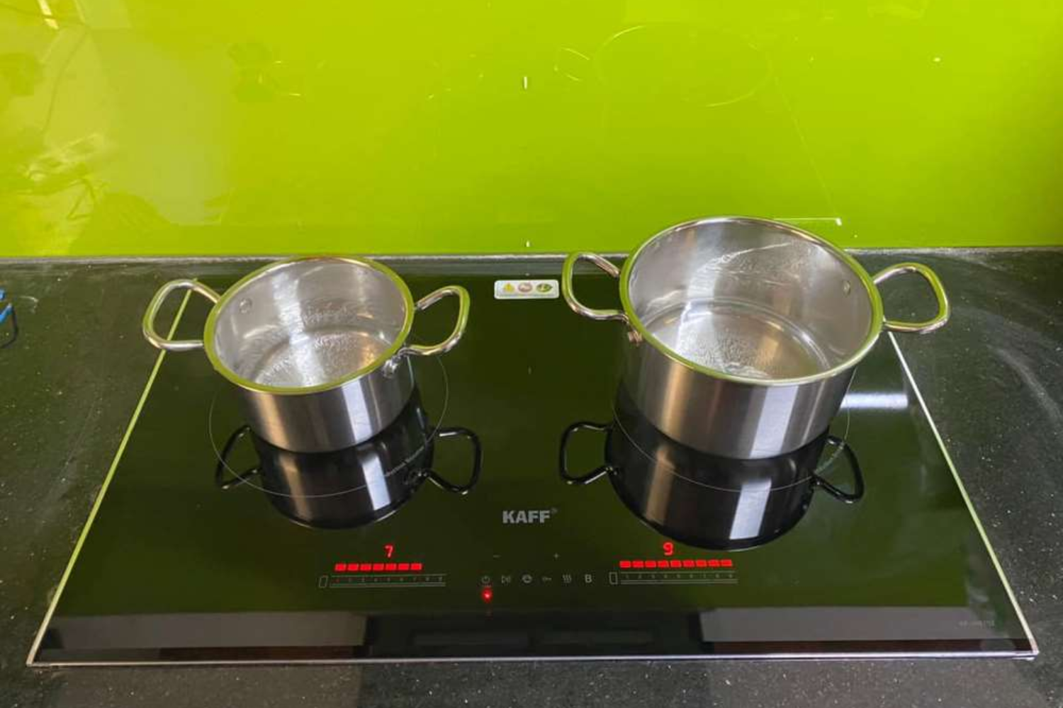 Bếp từ KAFF KF-IH870Z sở hữu thiết kế lắp âm tiêu chuẩn