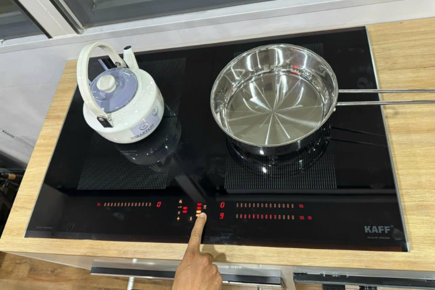 Bếp từ KAFF KF-HIDE868I được tích hợp hàng loạt tính năng thông minh