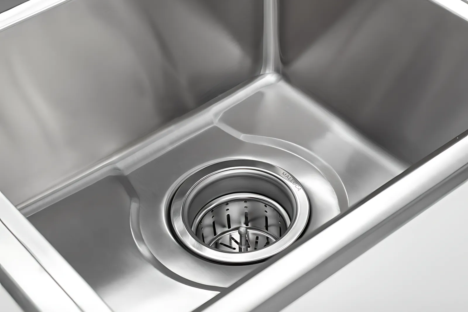 Lòng của chậu rửa Malloca MS 5082W được thiết kế sâu, bo cong các góc tiện lợi