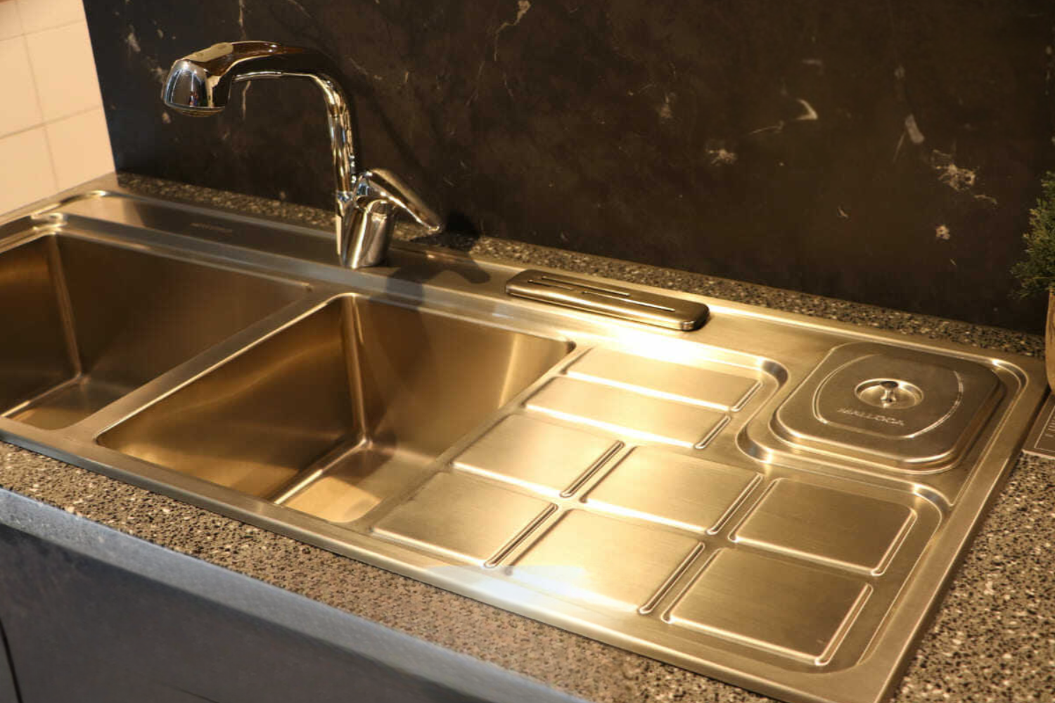 Chậu Malloca MS 8817 N được làm từ chất liệu inox cao cấp và bền bỉ