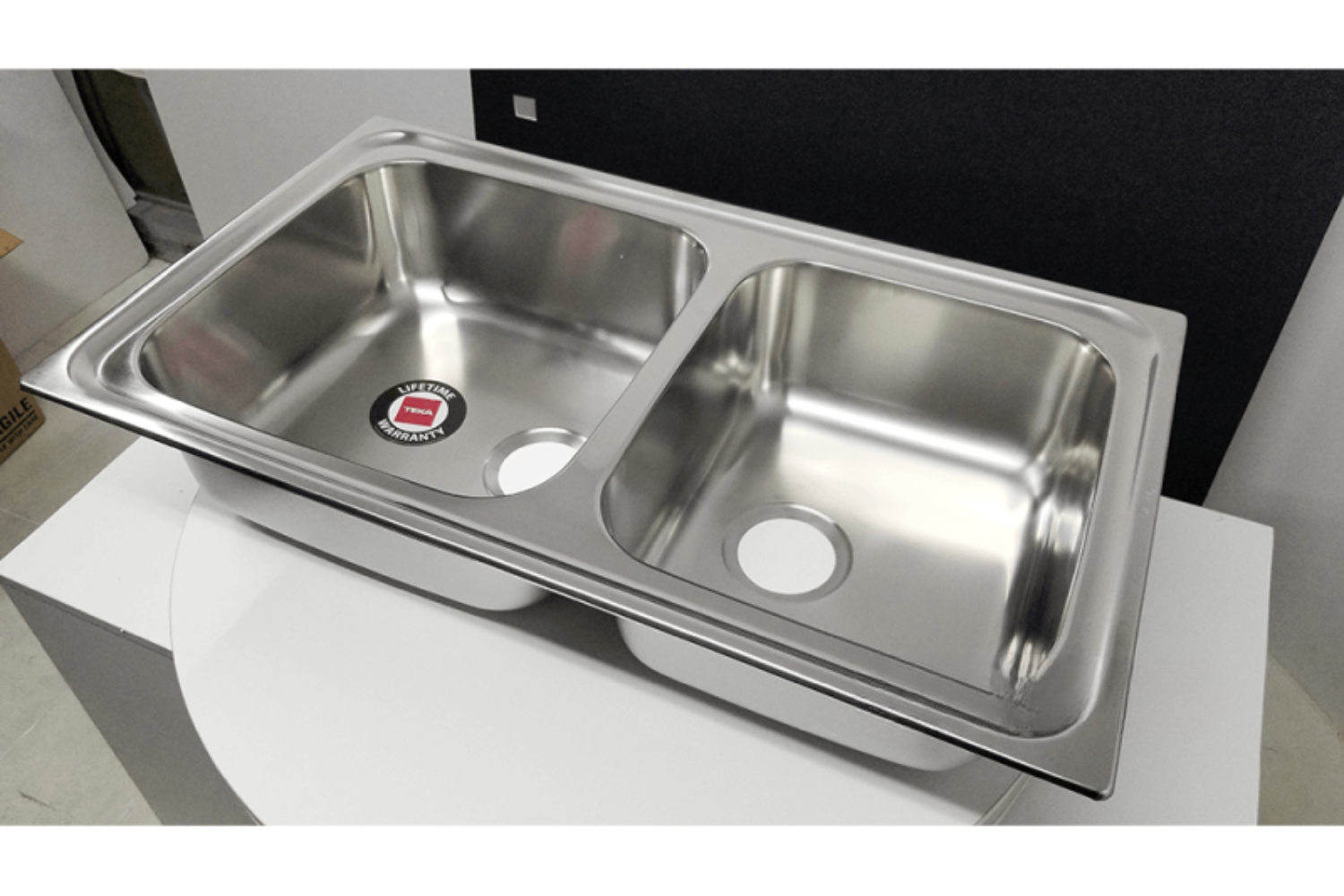 Chậu rửa chén Teka CLASSIC 2B 86 được chế tạo từ inox AISI 304 cao cấp và bễn bỉ