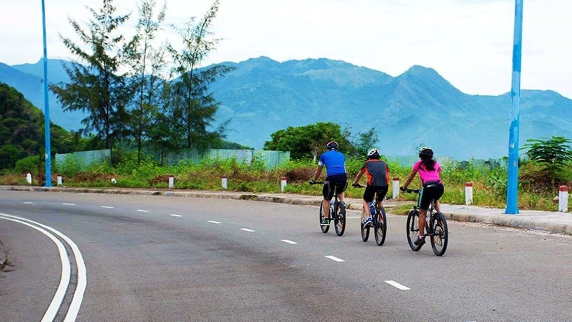 CENTRAL VIETNAM COAST & HERITAGE CYCLING TOUR