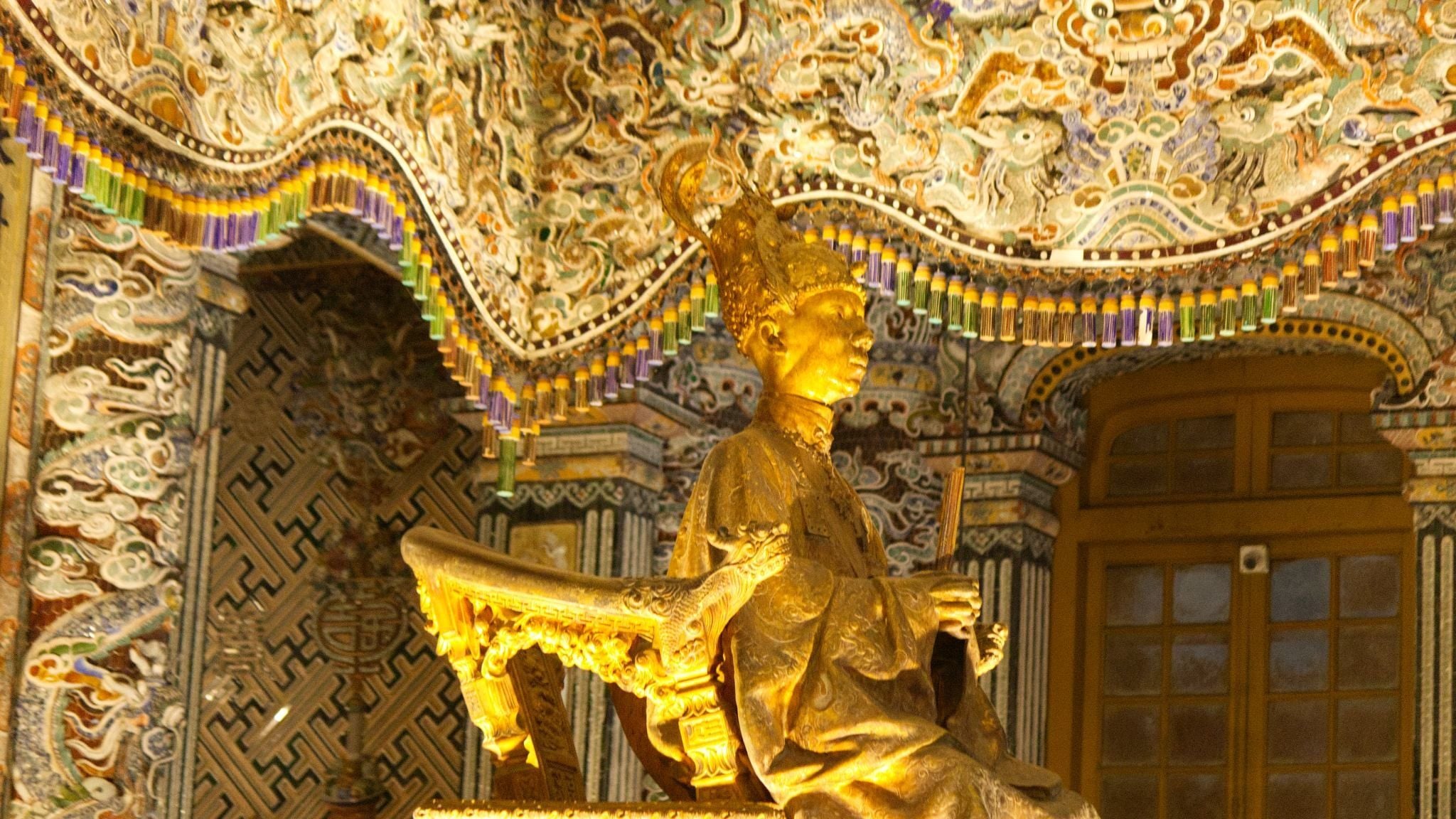 IMPERIAL HUE: A JOURNEY THROUGH VIETNAM'S IMPERIAL PAST