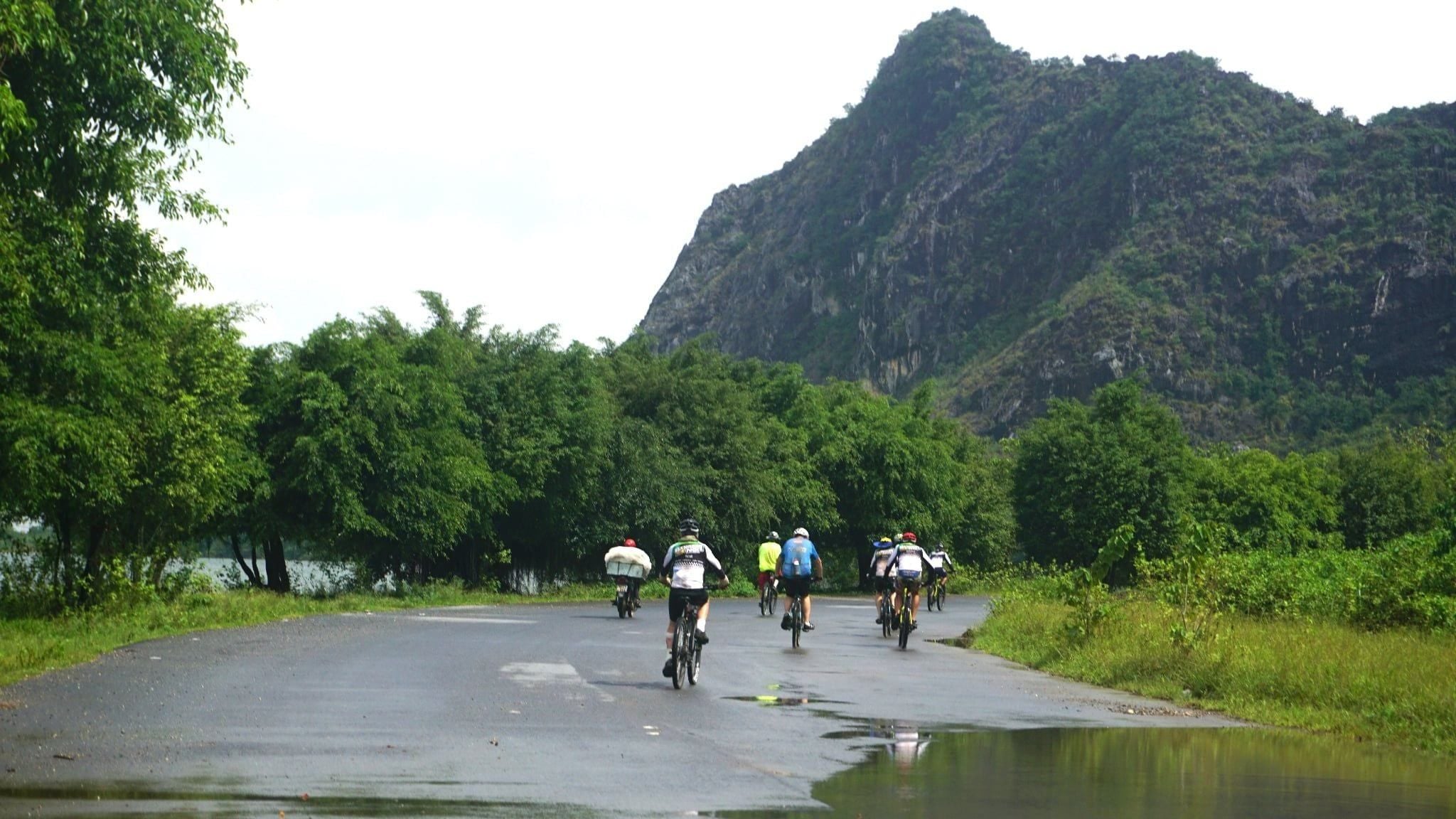 ACROSS THE HIGHLANDS: VIETNAM TO LAOS CYCLING TOUR