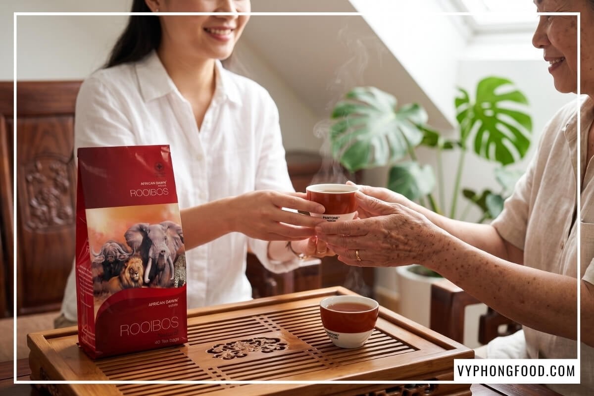 Trao tách trà thảo dược túi lọc thanh nhiệt giải độc không đắng ấm nóng gắn kết hai thế hệ trong nhà.