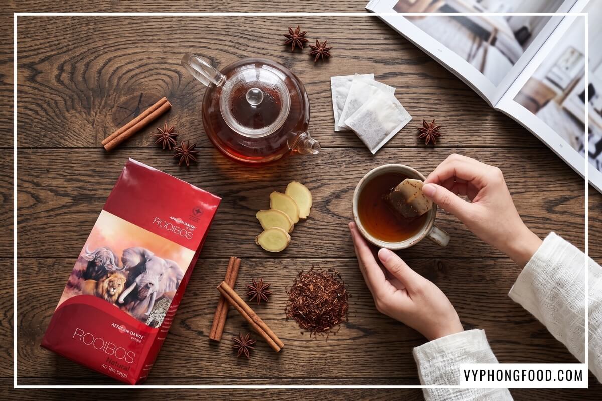 Bàn trà phẳng với gói trà rooibos chống lão hóa da African Dawn ấm trà đỏ và lát gừng thơm