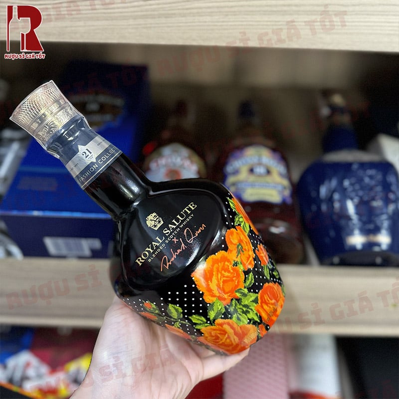 Cách Thưởng Thức Rượu Chivas Royal Salute 21 Năm Richard Quinn Roses Edition II