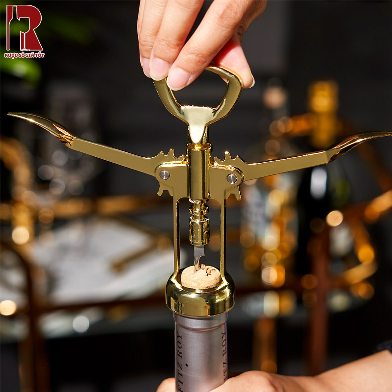 Phụ kiện mở rượu vang cao cấp sẽ giúp tạo ấn tượng chuyên nghiệp, sành rượu