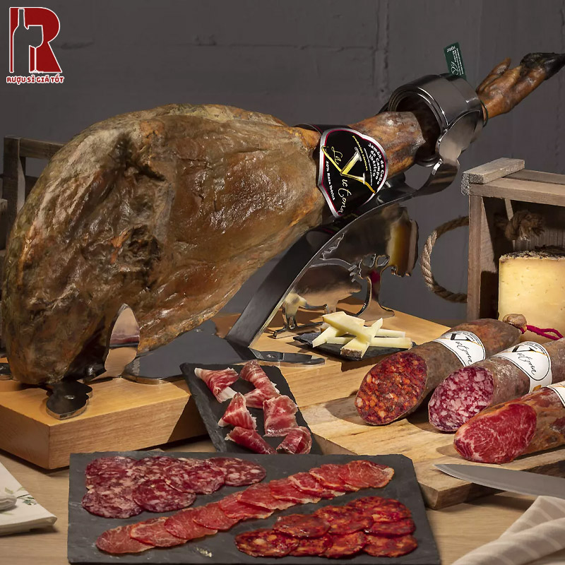 Đùi heo muối được mệnh danh là tinh hoa ẩm thực Địa Trung Hải