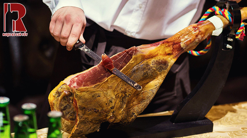 Đùi heo muối có giá dao động phụ thuộc vào thời gian ủ và số lượng hàng trên thị trường