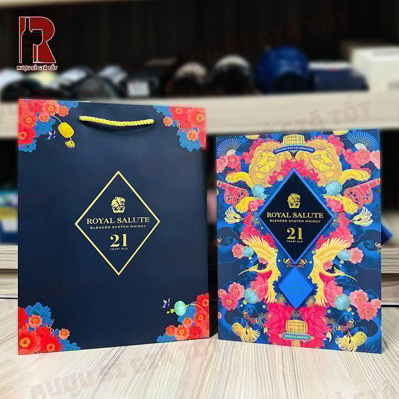 Giá hộp quà rượu Chivas 21 Tết Bính Ngọ 2026