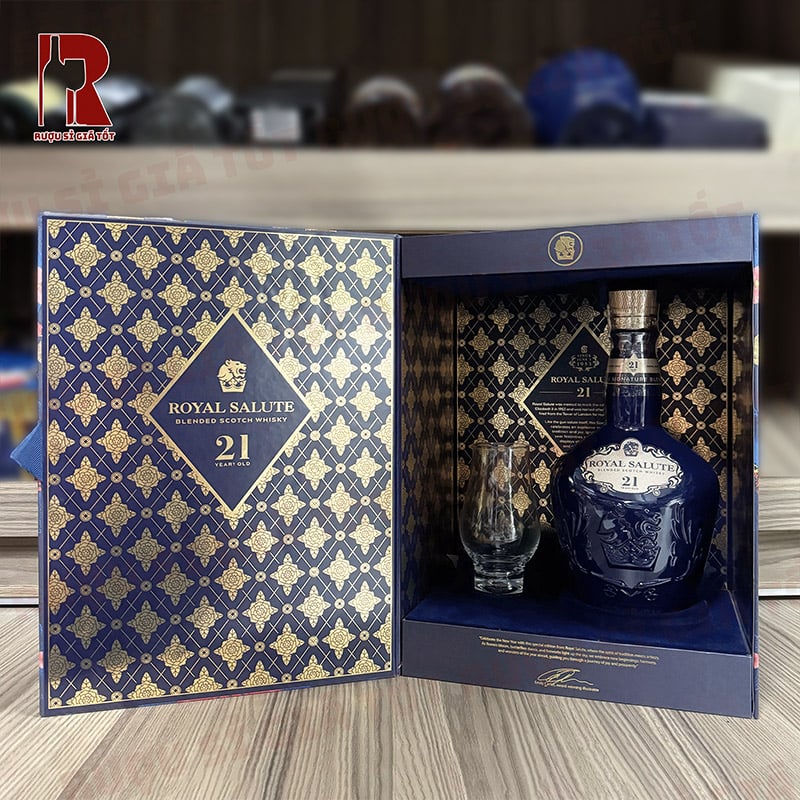 Rượu Chivas 21 phiên bản hộp quà Tết giá bao nhiêu?