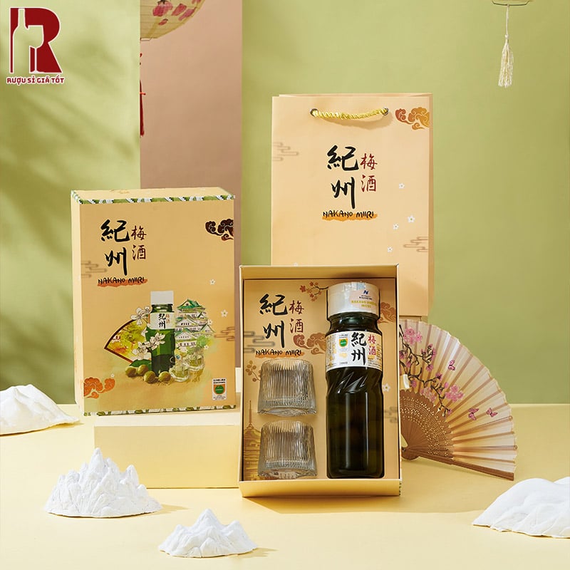 Giá Hộp Quà Tết Rượu Mơ Niên Khởi Sắc bao nhiêu?