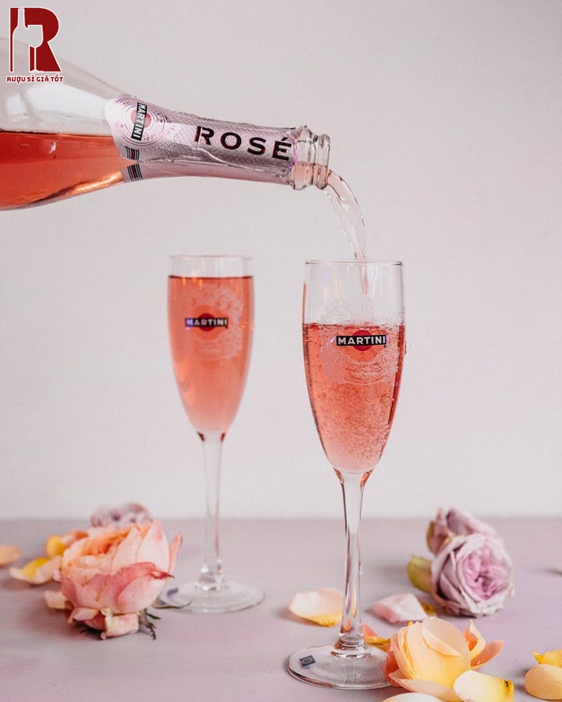 Cách Uống Martini Sparkling Rose Medium Dry Ngon Nhất