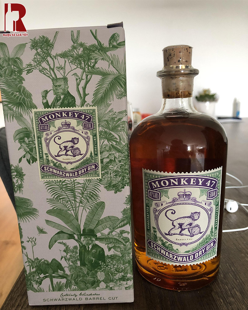Monkey 47 mang đến trải nghiệm hương vị rượu phong phú, phức hợp và cá tính mạnh