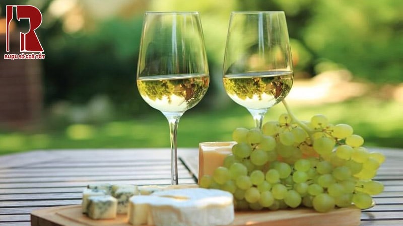 rượu vang trắng