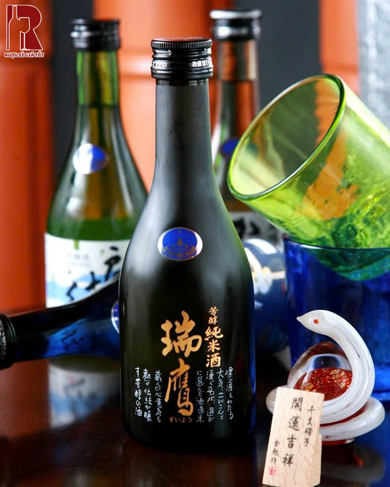Uống Rượu Sake Houjun Junmai Zuiyo Sành Điệu