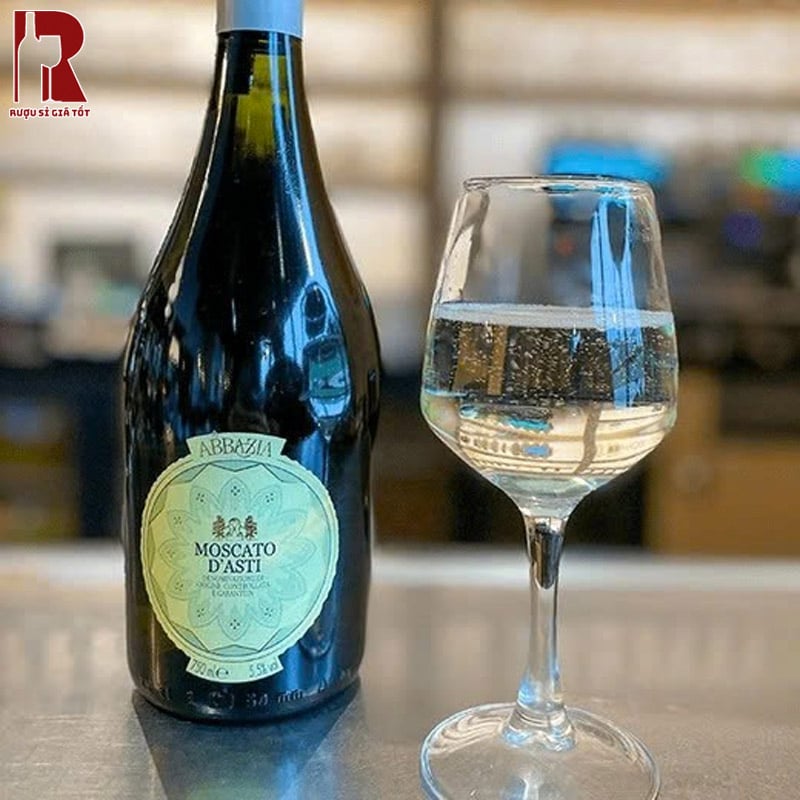 Rượu Vang Ý Trắng Ngọt Abbazia Moscato D’asti DOCG Giá Rẻ