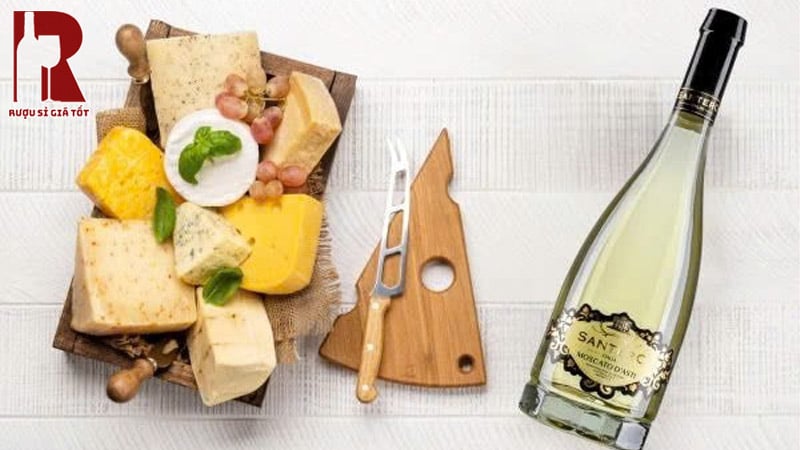 Rượu Vang Ý Trắng Ngọt Santero Moscato D'Asti Ăn Với Gì?