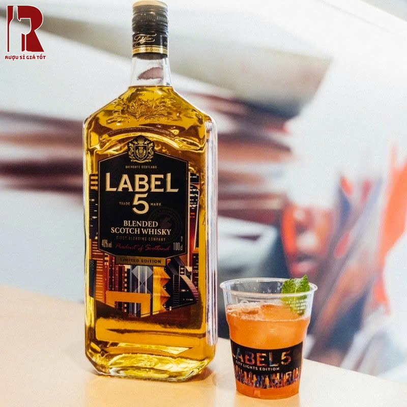 Giá Rượu Whisky Label 5 Classic Black Bao Nhiêu?