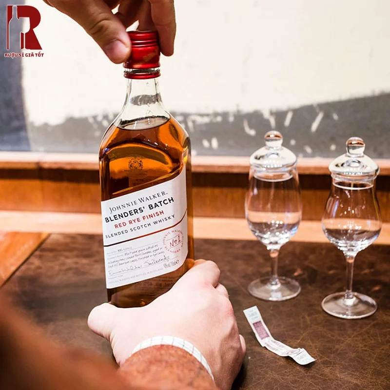Johnnie Walker Red Rye Finish giá rẻ chính hãng