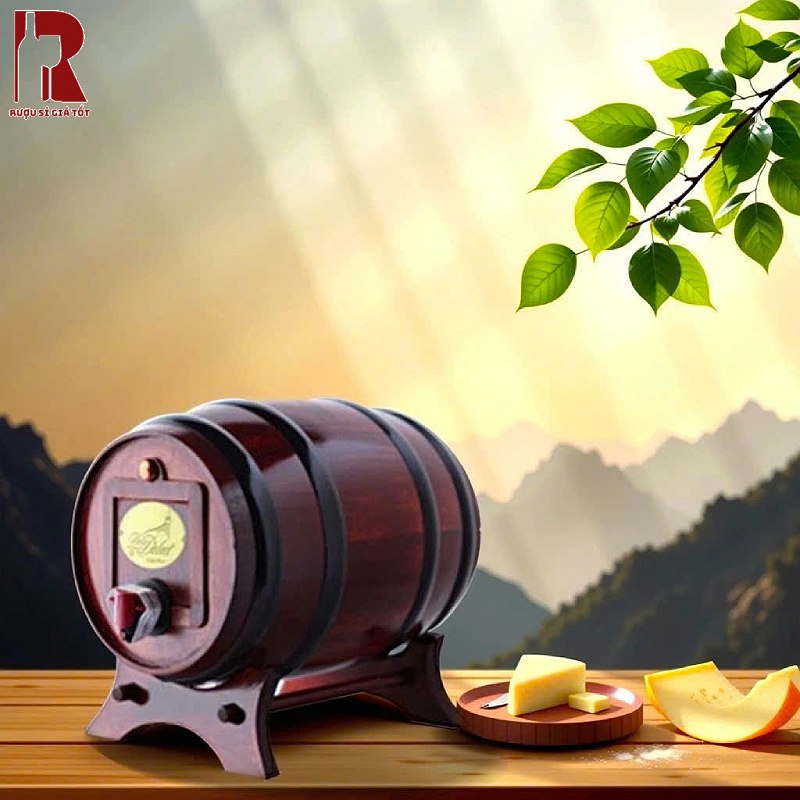 Rượu vang Đà Lạt có thể dùng kèm phô mai, thịt nguội, hoặc các món đậm vị