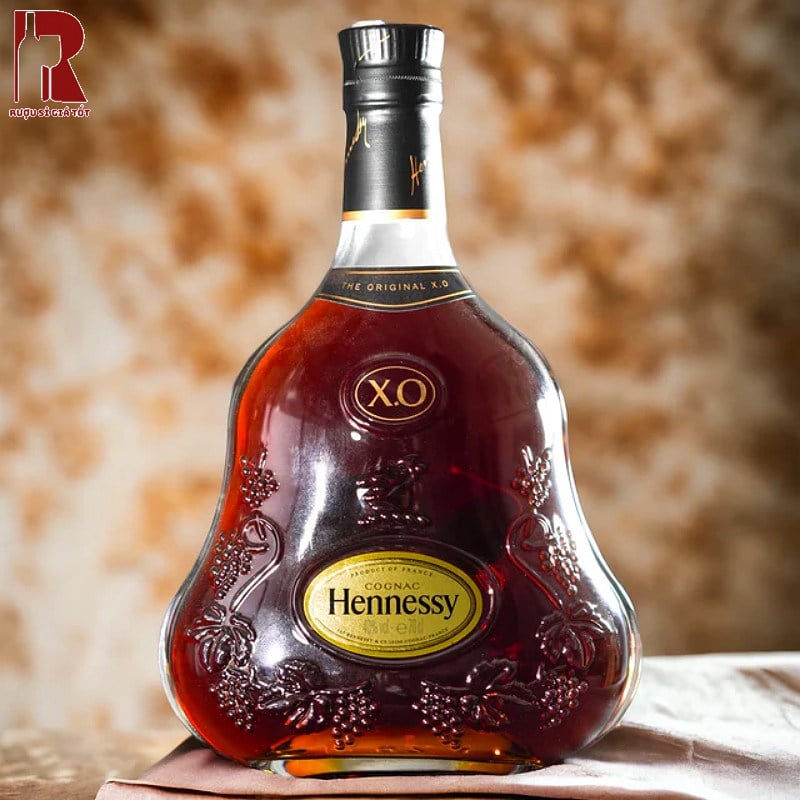Rượu Cognac XO nên được uống nguyên chất và nhấp nhẹ từ từ để cảm nhận trọn vẹn hương vị