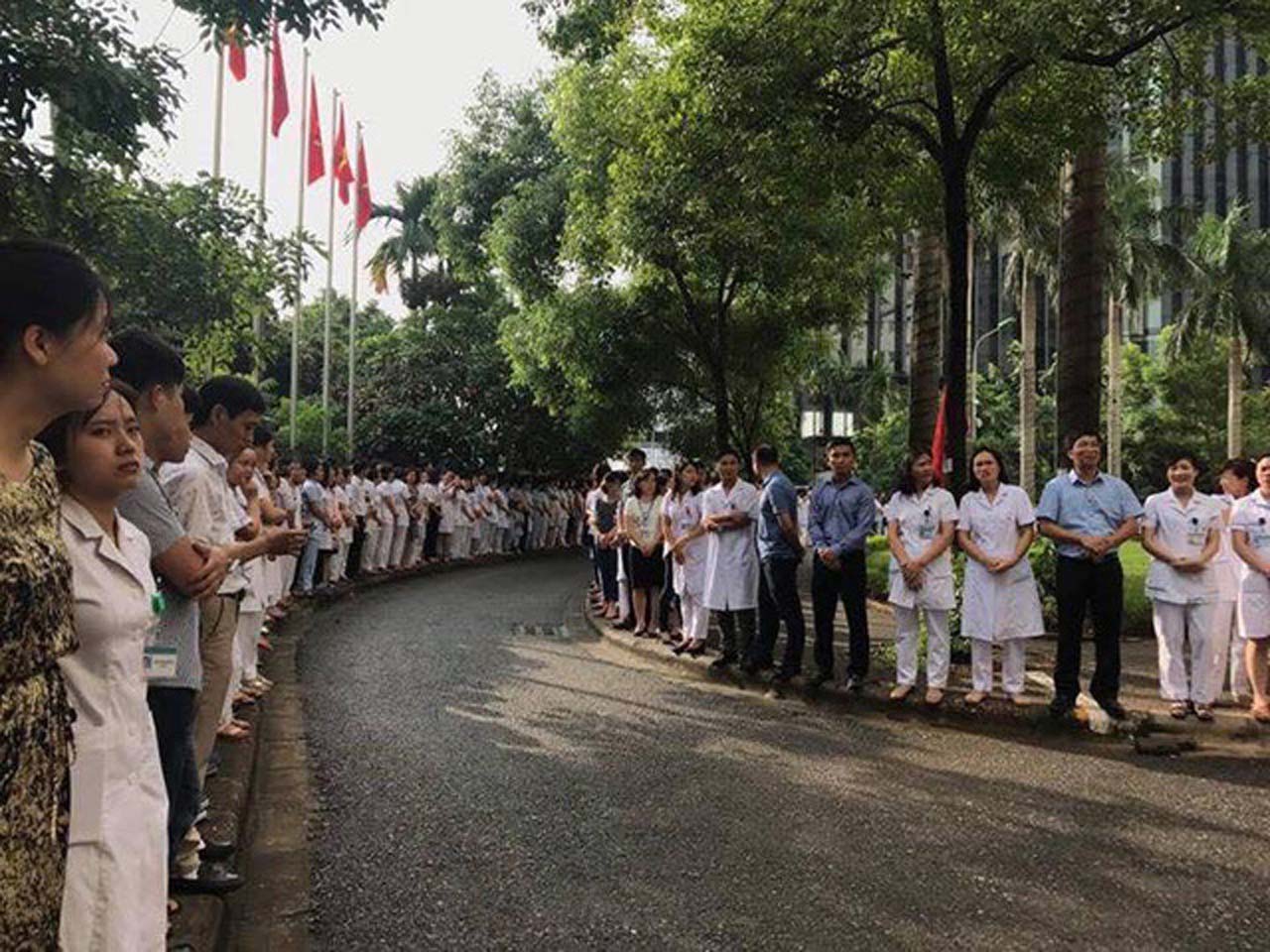 Nguyễn Anh Trí đến từng phòng ban nói lời tạm biệt