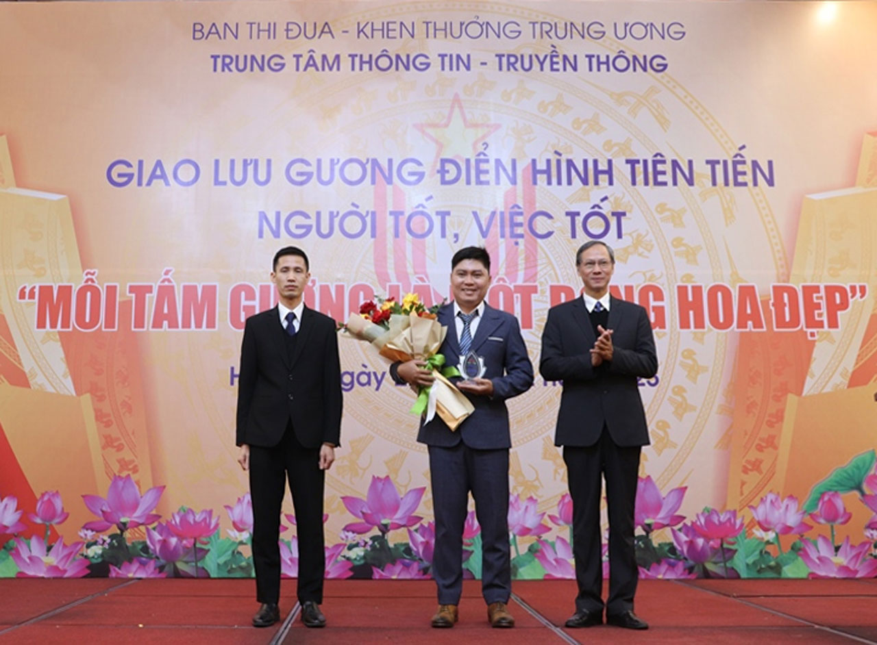 Nguyễn Minh Kiều nhận kỷ niệm chương người tốt việc tốt
