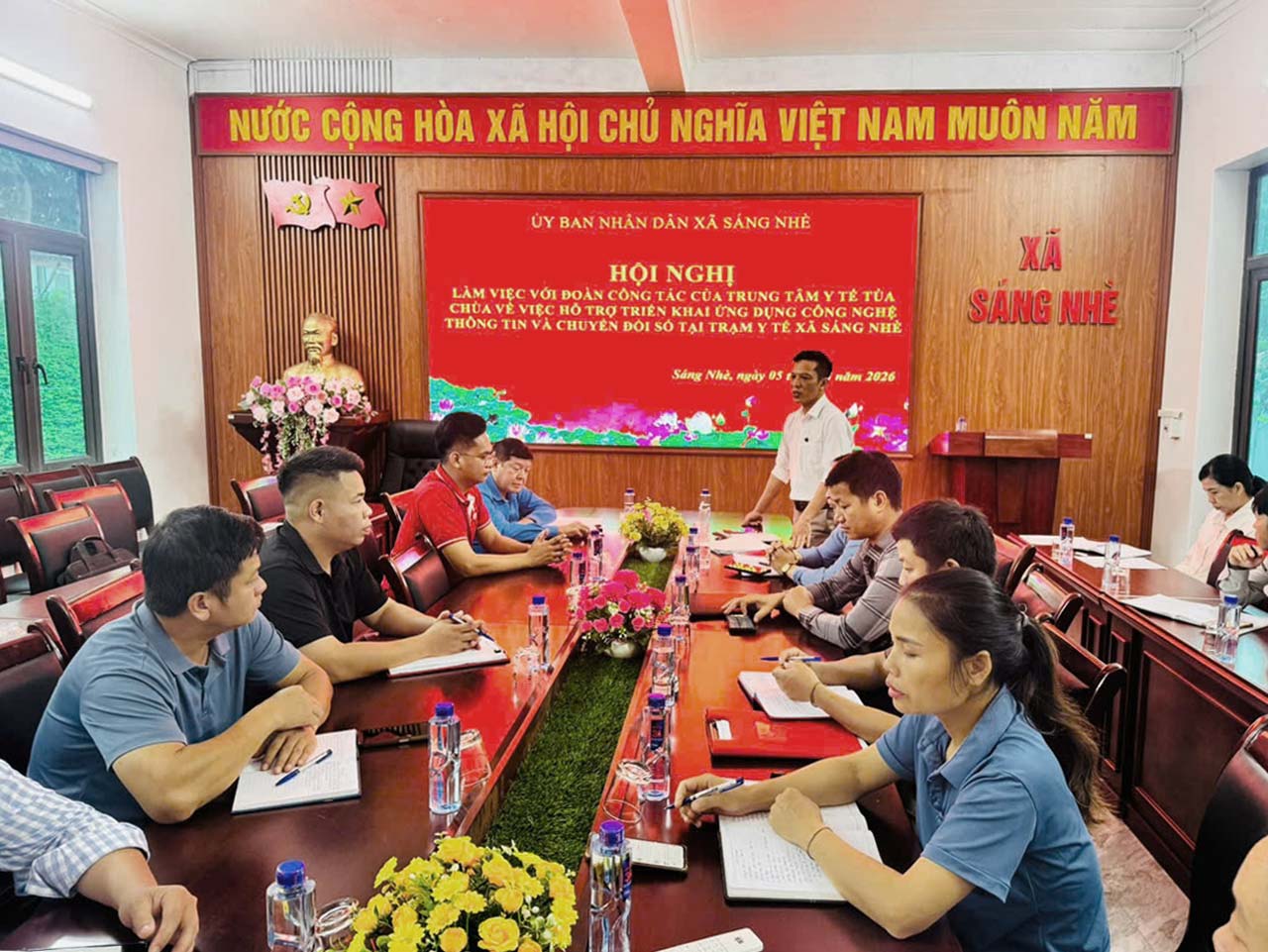 Song Ân hỗ trợ chuyển đổi số y tế cơ sở tại Trạm Y tế xã Sáng Nhè