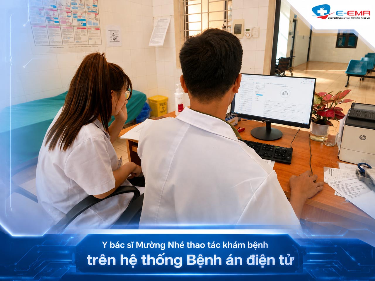 Y bác sĩ Mường Nhé thao tác khám bệnh trên hệ thống Bệnh án điện tử