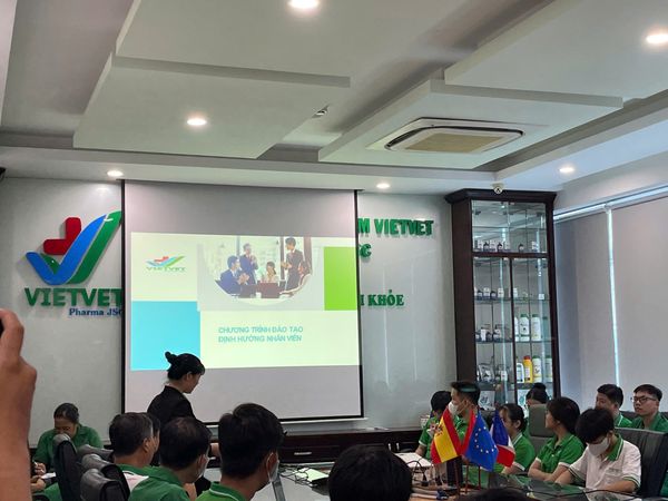 Con người là nền tảng của sự phát triển