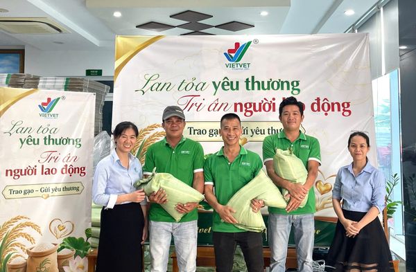 Vietvet Pharma “Trao gạo – Gửi yêu thương” mang giá trị thiết thực