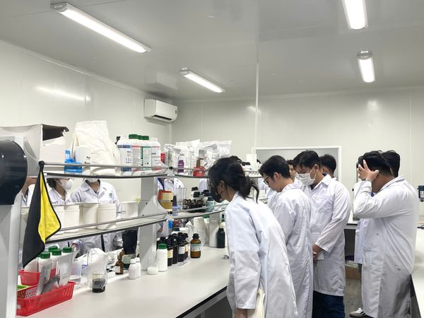 CAN THO UNIVERSITY STUDENTS VISIT VIETVET PHARMA
