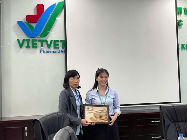 CAN THO UNIVERSITY STUDENTS VISIT VIETVET PHARMA