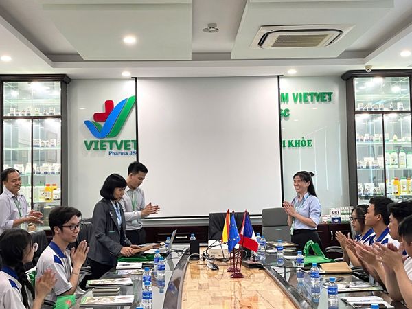 CAN THO UNIVERSITY STUDENTS VISIT VIETVET PHARMA