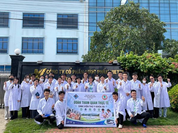CAN THO UNIVERSITY STUDENTS VISIT VIETVET PHARMA