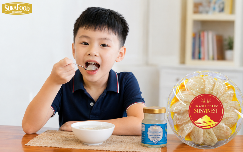 Trẻ em ăn yến sào
