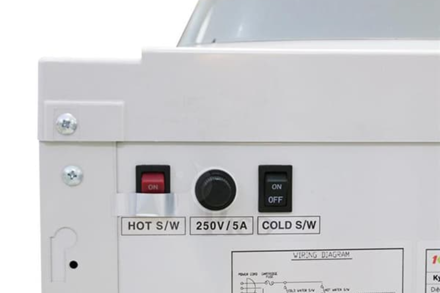 Kangaroo KG43 được lắp đặt hai công tắc riêng biệt cho chế độ nóng và lạnh