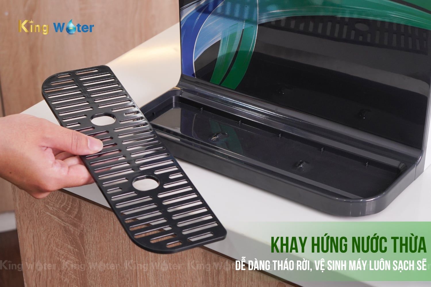 Ao Smith ECO-AOC75PUR được tích hợp khay chứa nước thừa ở dưới