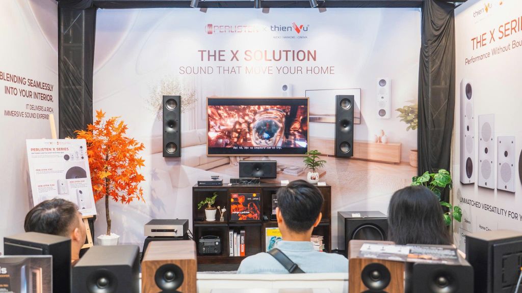 khach-trai-nghiem-dong-loa-perlisten-x-series