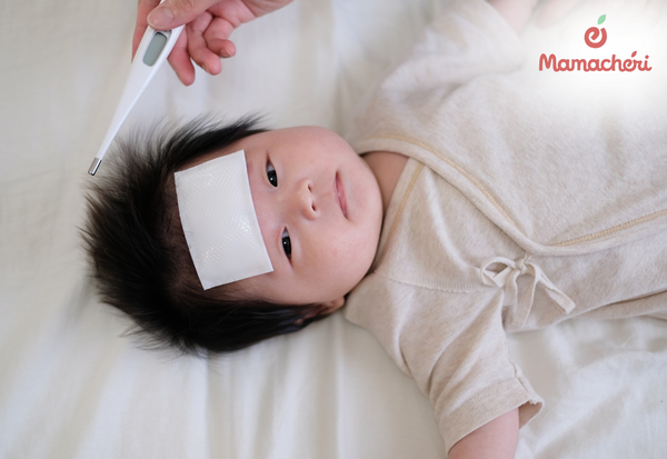 Đôi bàn tay nhỏ bé cần sự chăm sóc tỉ mỉ của mẹ để luôn an toàn và sạch sẽ