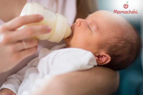 Mỗi cữ sữa ấm nóng là một nhịp chạm yêu thương mẹ dành cho con